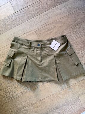Superdown Pleated Olive Green Mini Skirt with Pocket Tabs